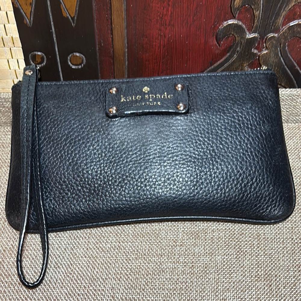 Kate Spade Black Pebbled Leather Wristlet GUC 8Lx4.25Hx1”W